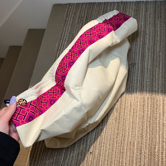 Tory Burch Mini Robinson Tote - Picture 6 of 10